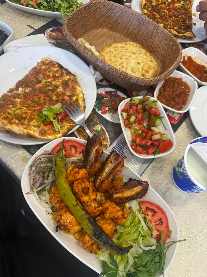 Kebapistan Kebap, Pide Ve Lahmacun Salonu — Pizza & Pide Küçükçekmece